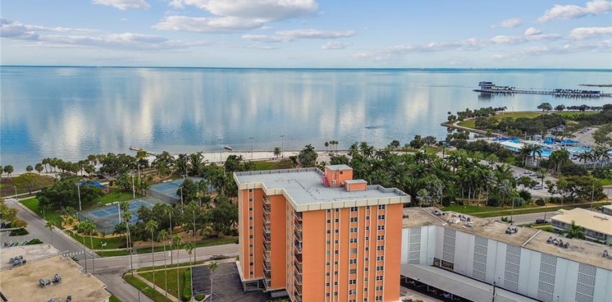 Condominio en Saint Petersburg, Florida, 2 dormitorios  № 1390679