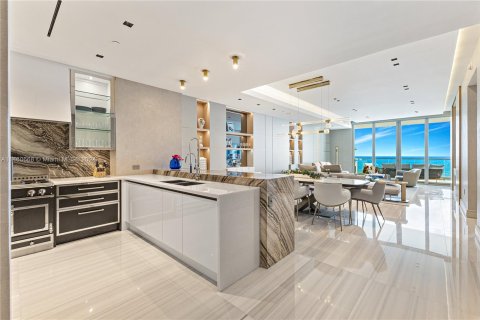 Condo in Sunny Isles Beach, Florida, 4 bedrooms  № 750110 - photo 17