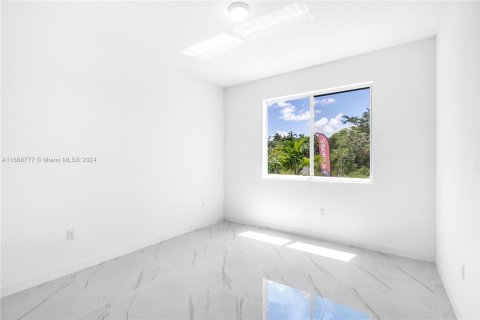 Adosado en venta en Miami, Florida, 5 dormitorios, 232.44 m2 № 1431407 - foto 16