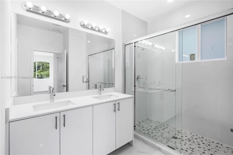 Adosado en venta en Miami, Florida, 5 dormitorios, 232.44 m2 № 1431407 - foto 26