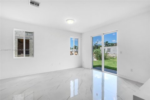 Adosado en venta en Miami, Florida, 5 dormitorios, 232.44 m2 № 1431407 - foto 6