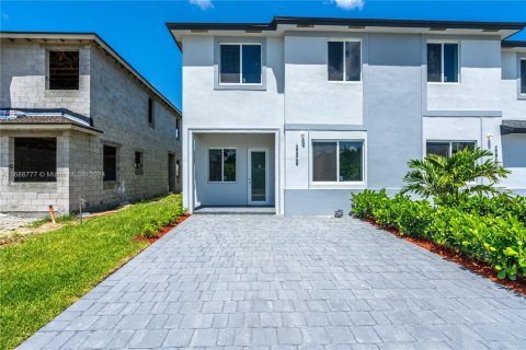 Adosado en venta en Miami, Florida, 5 dormitorios, 232.44 m2 № 1431407 - foto 2