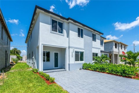 Adosado en venta en Miami, Florida, 5 dormitorios, 232.44 m2 № 1431407 - foto 3