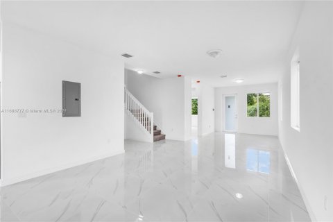 Adosado en venta en Miami, Florida, 5 dormitorios, 232.44 m2 № 1431407 - foto 4