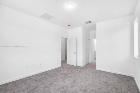 Adosado en venta en Miami, Florida, 5 dormitorios, 232.44 m2 № 1431407 - foto 24