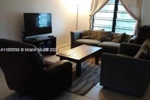 House in Miami, Florida 3 bedrooms, 148.83 sq.m. № 1431361 - photo 4