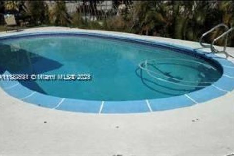 House in Miami, Florida 3 bedrooms, 148.83 sq.m. № 1431361 - photo 1