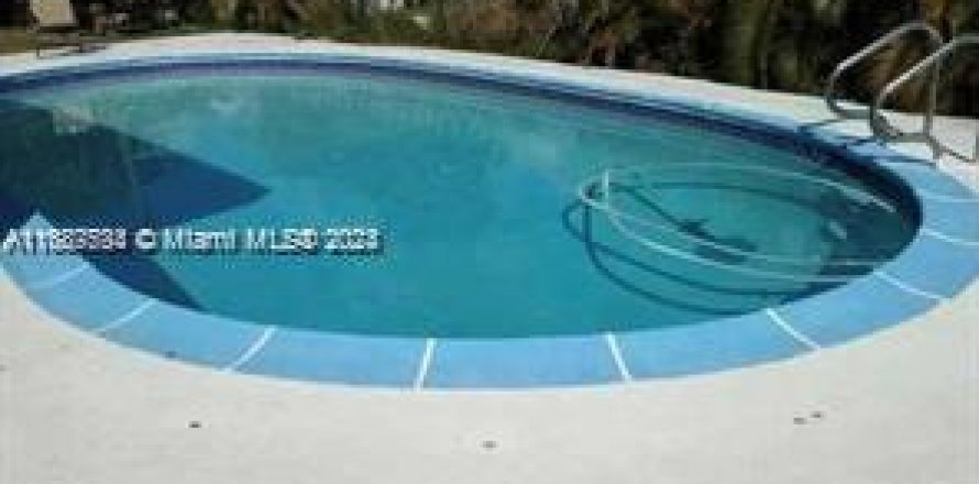 House in Miami, Florida 3 bedrooms, 148.83 sq.m. № 1431361