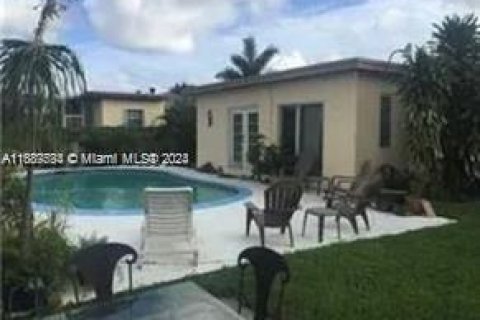 House in Miami, Florida 3 bedrooms, 148.83 sq.m. № 1431361 - photo 2