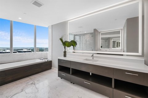 Condominio en venta en Miami, Florida, 4 dormitorios, 307.69 m2 № 1431360 - foto 8