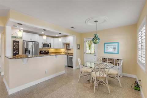 Villa ou maison à louer à New Smyrna Beach, Floride: 3 chambres, 122.91 m2 № 1262187 - photo 8