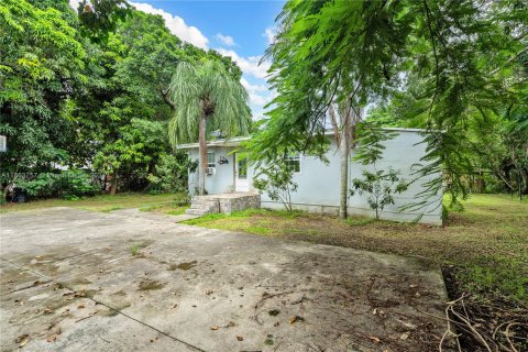 House in Miami, Florida 3 bedrooms, 93.83 sq.m. № 1374956 - photo 18