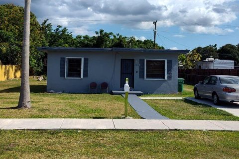 Villa ou maison à vendre à Miami, Floride: 2 chambres, 71.91 m2 № 1374996 - photo 1