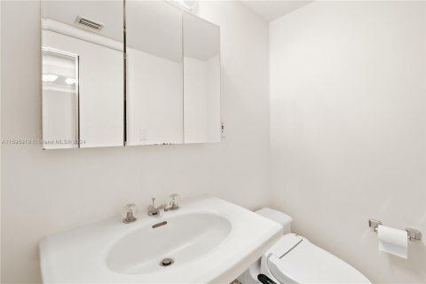 Condo in Aventura, Florida, 2 bedrooms  № 1189070 - photo 22