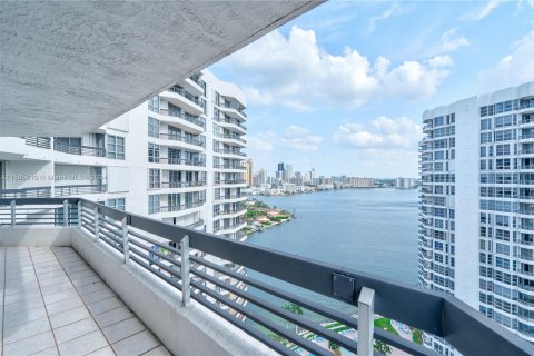 Condo in Aventura, Florida, 2 bedrooms  № 1189070 - photo 25