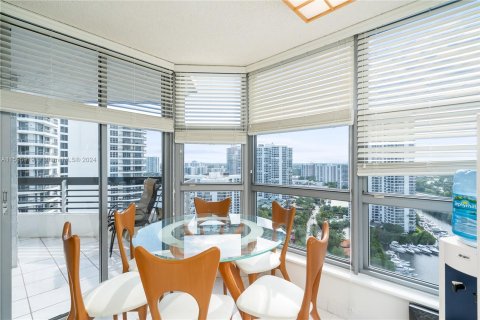 Condo in Aventura, Florida, 2 bedrooms  № 1189070 - photo 9