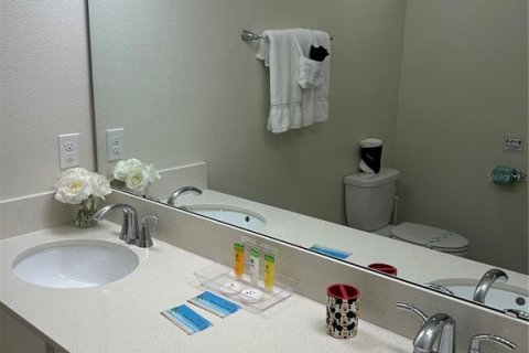 Condo in Kissimmee, Florida, 2 bedrooms in STOREY LAKE  № 673520 - photo 17