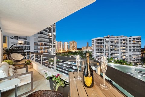 Condo in Aventura, Florida, 2 bedrooms  № 1326045 - photo 14