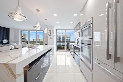 Condo in Aventura, Florida, 2 bedrooms  № 1326045 - photo 3