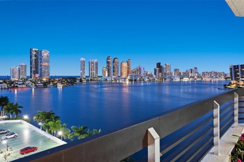 Condominio en venta en Aventura, Florida, 2 dormitorios, 126.81 m2 № 1326045 - foto 13