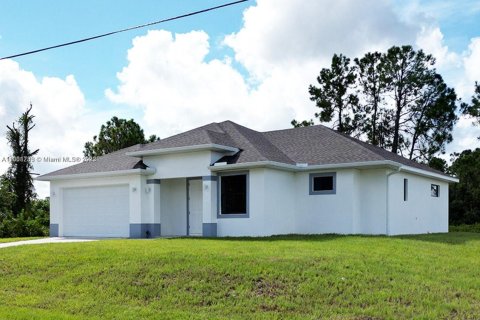 Casa en venta en Lehigh Acres, Florida, 3 dormitorios, 151.24 m2 № 417518 - foto 1