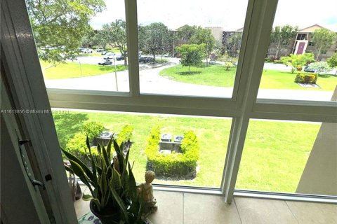 Condominio en venta en Pembroke Pines, Florida, 1 dormitorio, 78.04 m2 № 1235655 - foto 14