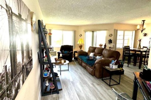 Condominio en venta en Pembroke Pines, Florida, 1 dormitorio, 78.04 m2 № 1235655 - foto 8