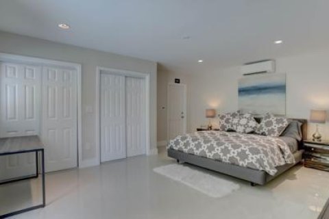 House in Hollywood, Florida 4 bedrooms, 185.06 sq.m. № 1121357 - photo 12