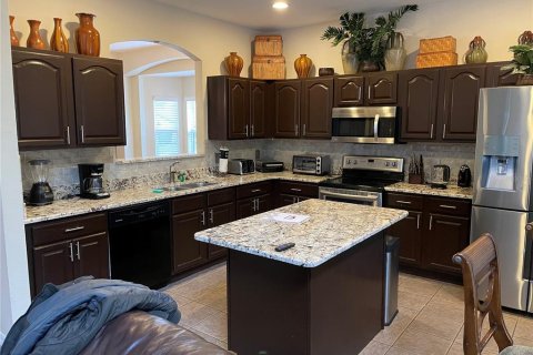 Casa en venta en Kissimmee, Florida, 6 dormitorios, 267.65 m2 № 865163 - foto 3