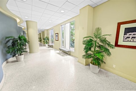 Condominio en venta en Hollywood, Florida, 1 dormitorio, 90.12 m2 № 850280 - foto 1