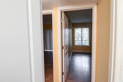 Condo in Orlando, Florida, 2 bedrooms  № 1373326 - photo 10