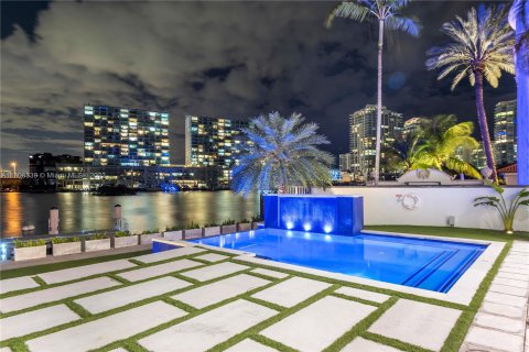 Casa en alquiler en Sunny Isles Beach, Florida, 4 dormitorios, 457.92 m2 № 177222 - foto 11