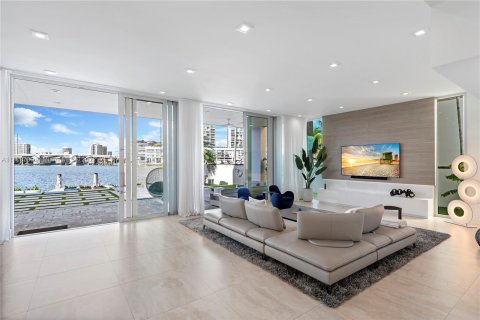 Casa en alquiler en Sunny Isles Beach, Florida, 4 dormitorios, 457.92 m2 № 177222 - foto 23