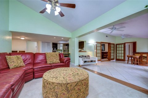 House in Brandon, Florida 4 bedrooms, 236.16 sq.m. № 966879 - photo 13