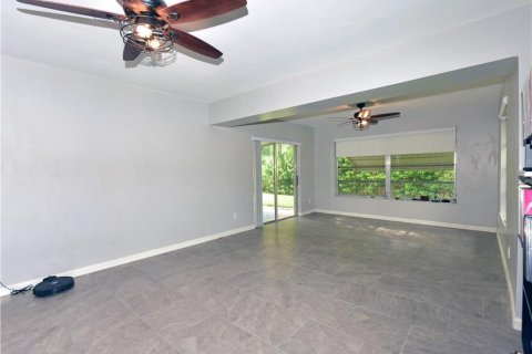 House in Vero Beach, Florida 3 bedrooms, 166.76 sq.m. № 956848 - photo 13