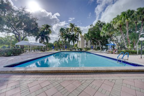 Condominio en venta en Pompano Beach, Florida, 2 dormitorios, 106.84 m2 № 1168885 - foto 3