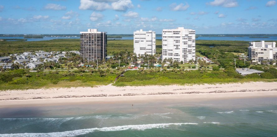 Condominio en Hutchinson Island South, Florida, 3 dormitorios  № 963626