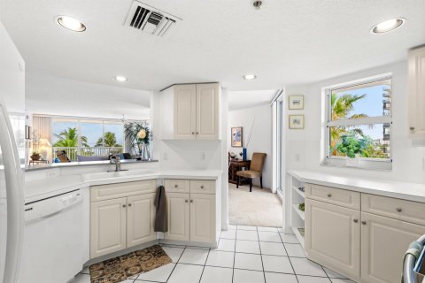 Condo in Hutchinson Island South, Florida, 3 bedrooms  № 963626 - photo 28