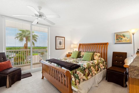 Condo in Hutchinson Island South, Florida, 3 bedrooms  № 963626 - photo 20