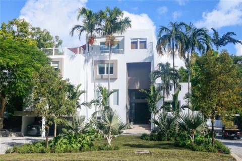 House in Key Biscayne, Florida 6 bedrooms, 408.12 sq.m. № 832663 - photo 1