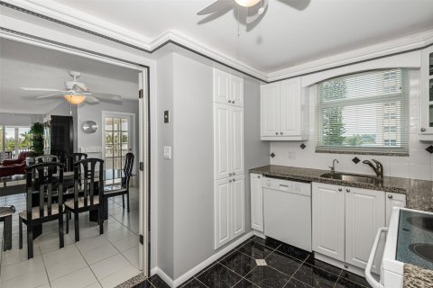 Copropriété à vendre à Pompano Beach, Floride: 2 chambres, 132.11 m2 № 1182443 - photo 24