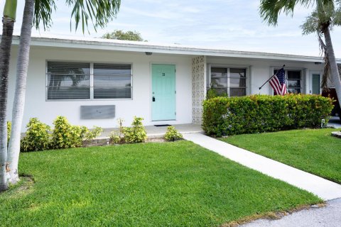 Condo in Lantana, Florida  № 1182442 - photo 13