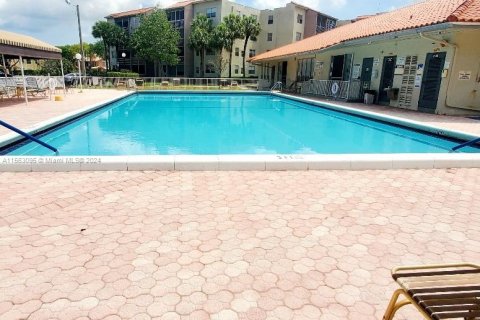 Condominio en venta en North Lauderdale, Florida, 2 dormitorios, 92.9 m2 № 1098023 - foto 27