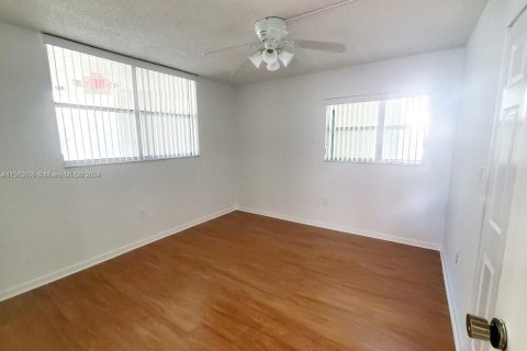 Condominio en venta en North Lauderdale, Florida, 2 dormitorios, 92.9 m2 № 1098023 - foto 18