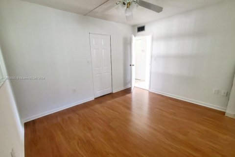 Condominio en venta en North Lauderdale, Florida, 2 dormitorios, 92.9 m2 № 1098023 - foto 17