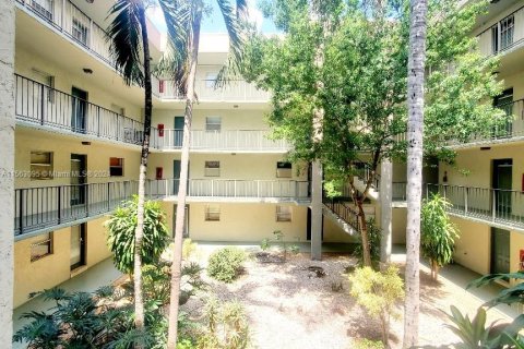Copropriété à vendre à North Lauderdale, Floride: 2 chambres, 92.9 m2 № 1098023 - photo 1
