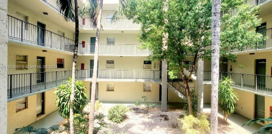 Condominio en North Lauderdale, Florida, 2 dormitorios  № 1098023