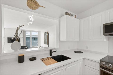 Copropriété à vendre à Miami Beach, Floride: 1 chambre, 66.89 m2 № 1239511 - photo 7