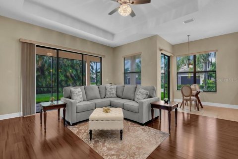 Villa ou maison à vendre à Fort Myers, Floride: 4 chambres, 230.77 m2 № 889010 - photo 2