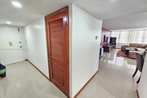 Copropriété à vendre à Aventura, Floride: 2 chambres, 149.11 m2 № 1271712 - photo 11